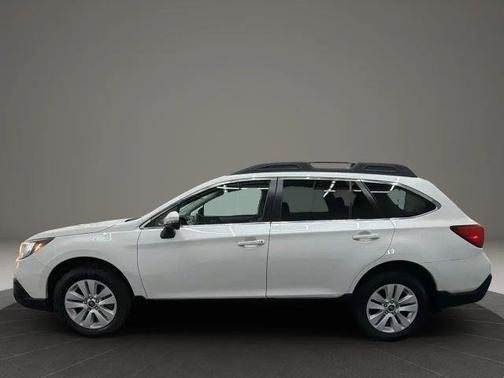 Crystal White Pearl 2019 Subaru Outback 2.5i Premium