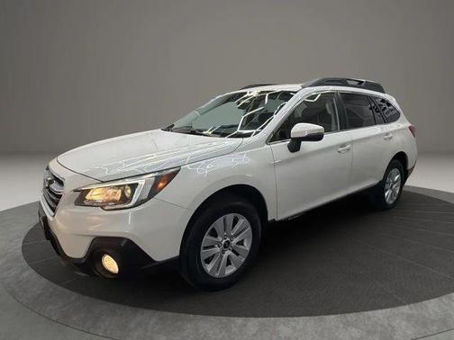 Crystal White Pearl 2019 Subaru Outback 2.5i Premium
