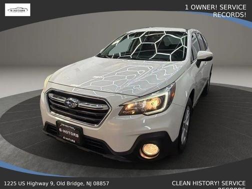 Crystal White Pearl 2019 Subaru Outback 2.5i Premium