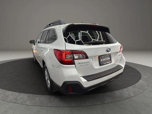 Crystal White Pearl 2019 Subaru Outback 2.5i Premium