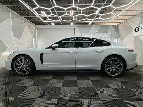 2020 Porsche Panamera GTS