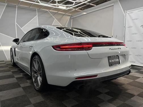 2020 Porsche Panamera GTS
