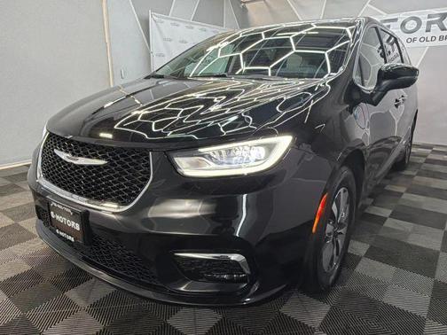 2023 Chrysler Pacifica Hybrid Touring L