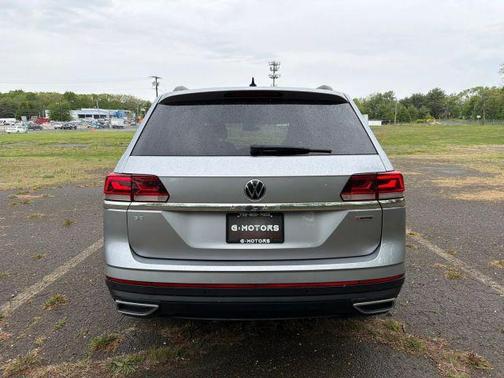 Pyrite Silver Metallic 2021 Volkswagen Atlas 2.0T SE w/Technology