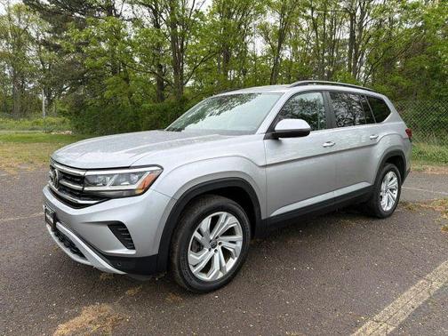 Pyrite Silver Metallic 2021 Volkswagen Atlas 2.0T SE w/Technology