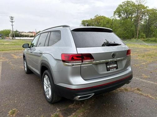 Pyrite Silver Metallic 2021 Volkswagen Atlas 2.0T SE w/Technology