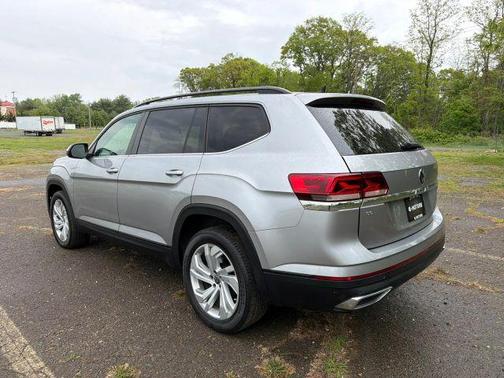 Pyrite Silver Metallic 2021 Volkswagen Atlas 2.0T SE w/Technology