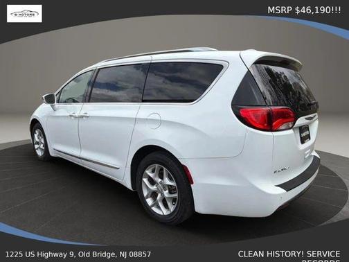White 2019 Chrysler Pacifica Limited