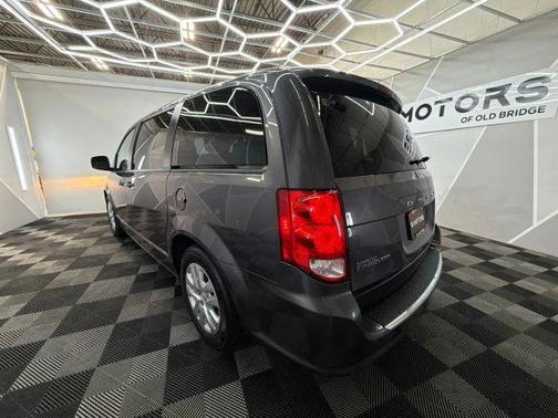 Gray 2018 Dodge Grand Caravan SE