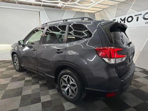 Magnetite Gray Metallic 2022 Subaru Forester Premium