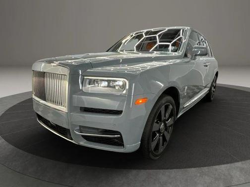 Gray 2022 Rolls-Royce Cullinan