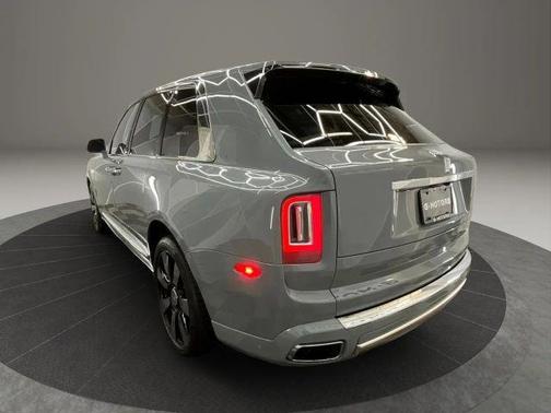 Gray 2022 Rolls-Royce Cullinan