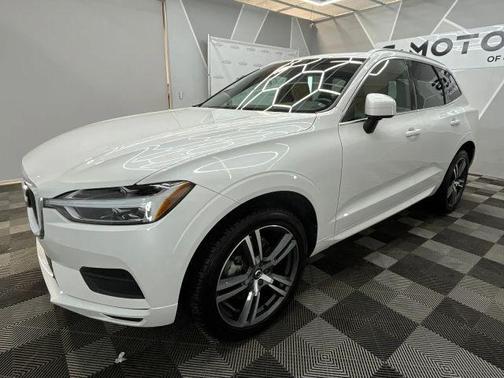 2020 Volvo XC60 T5 Momentum
