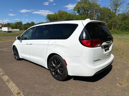 White 2018 Chrysler Pacifica Touring Plus