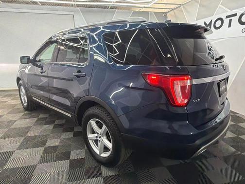 Blue 2017 Ford Explorer XLT