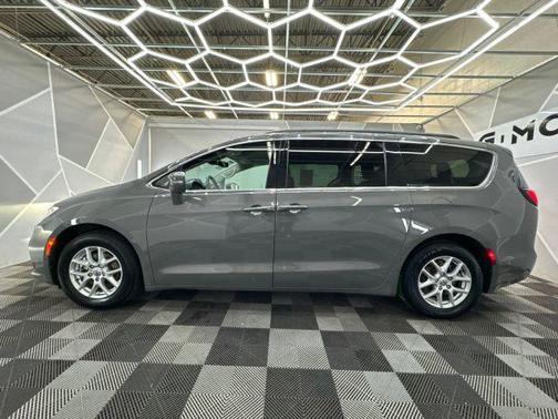 2022 Chrysler Pacifica Touring-L