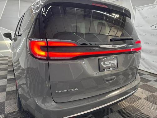 2022 Chrysler Pacifica Touring-L