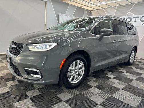 2022 Chrysler Pacifica Touring-L