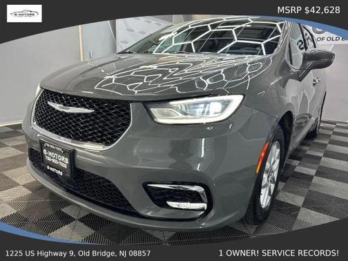 Gray 2022 Chrysler Pacifica Touring-L