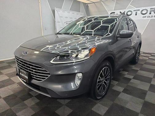 2022 Ford Escape PHEV Titanium