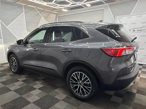 2022 Ford Escape PHEV Titanium