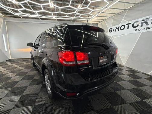 Black 2019 Dodge Journey SE