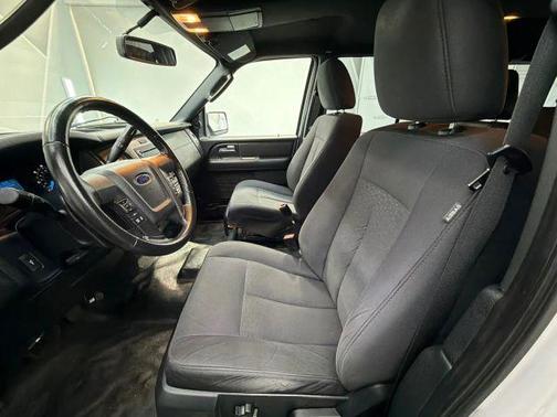 White 2016 Ford Expedition XL