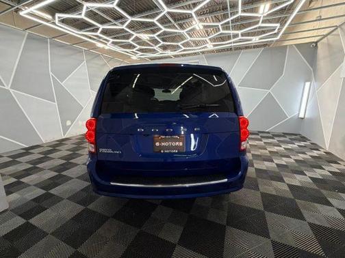 Blue 2020 Dodge Grand Caravan SE