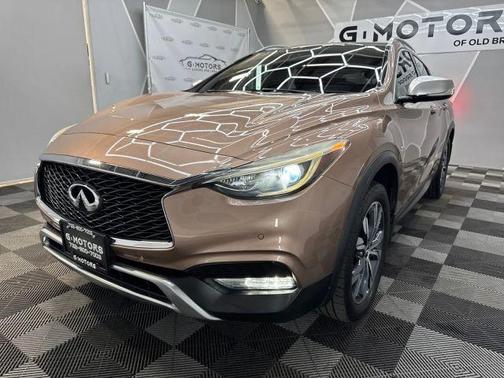 2017 INFINITI QX30 Premium