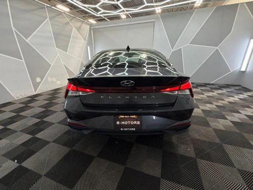Gray 2021 Hyundai ELANTRA SE