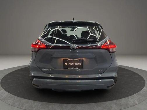 2 Tone Gray / Black Roof 2022 Nissan Kicks SV