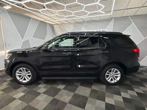Black 2017 Ford Explorer Base