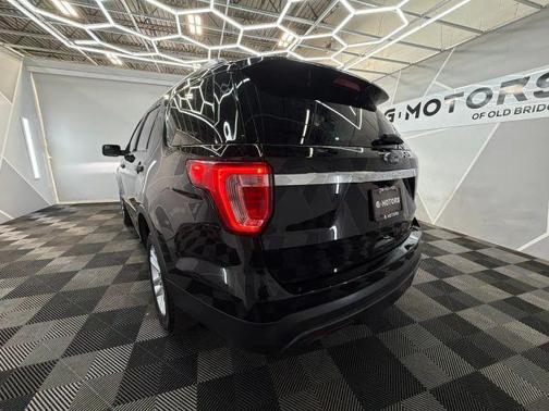 Black 2016 Ford Explorer Base