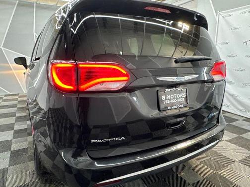 2017 Chrysler Pacifica Hybrid Touring Plus