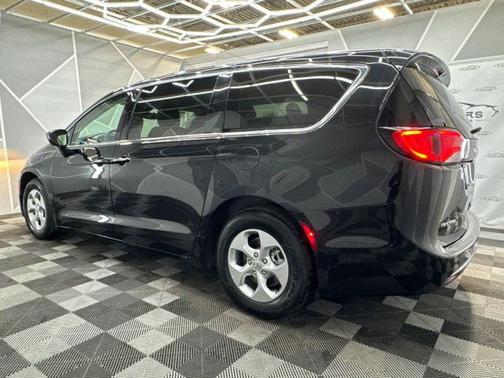 2017 Chrysler Pacifica Hybrid Touring Plus