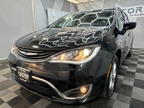 2017 Chrysler Pacifica Hybrid Touring Plus