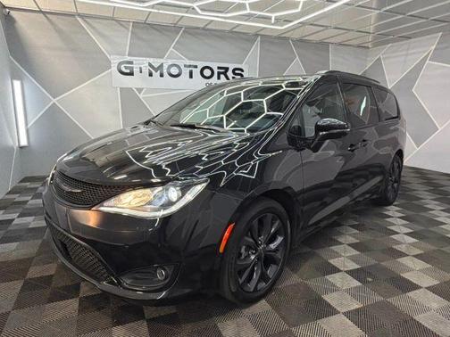 Black 2020 Chrysler Pacifica Limited