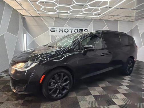 Black 2020 Chrysler Pacifica Limited