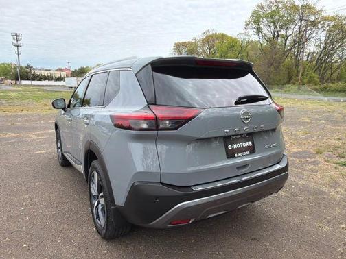 Boulder Gray Pearl 2023 Nissan Rogue SL