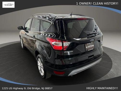 Black 2018 Ford Escape SE