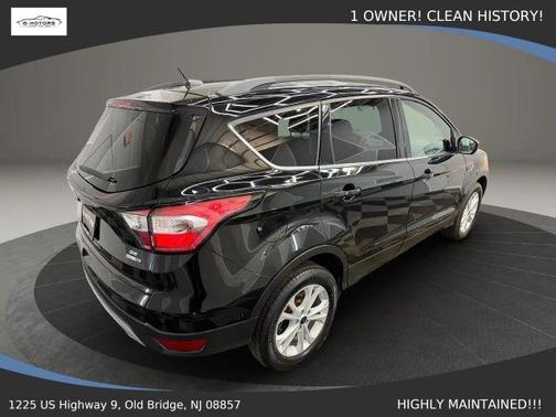 Black 2018 Ford Escape SE