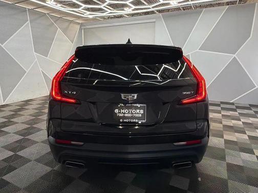 Black 2022 Cadillac XT4 Luxury
