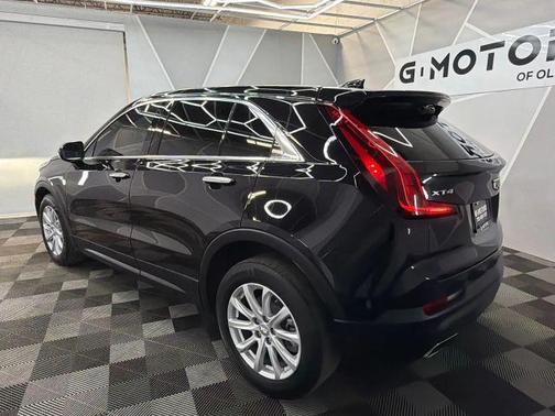 Black 2022 Cadillac XT4 Luxury