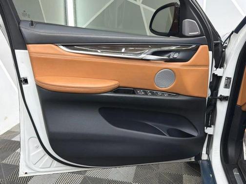 White 2019 BMW X6 xDrive50i