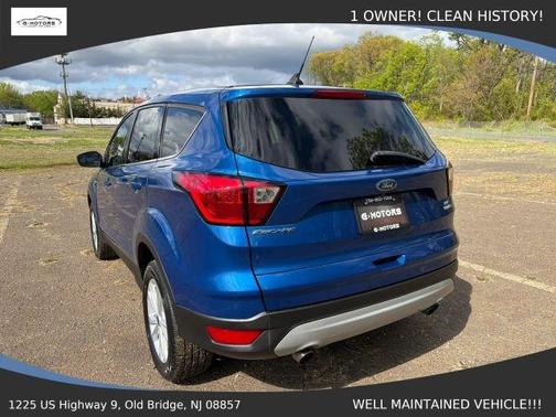 Blue 2019 Ford Escape SE