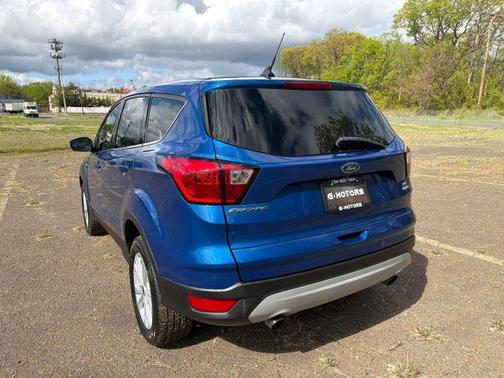 Blue 2019 Ford Escape SE