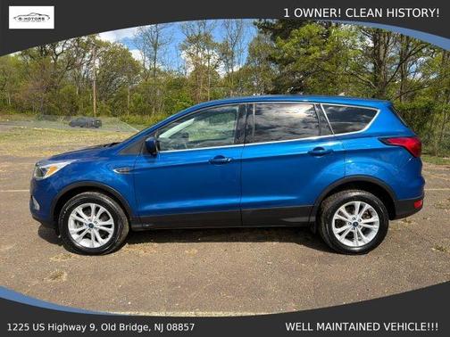 Blue 2019 Ford Escape SE