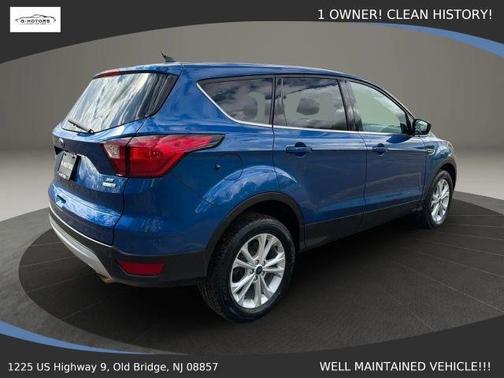 Blue 2019 Ford Escape SE