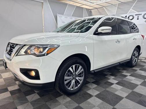 2020 Nissan Pathfinder SV