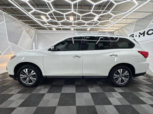 2020 Nissan Pathfinder SV